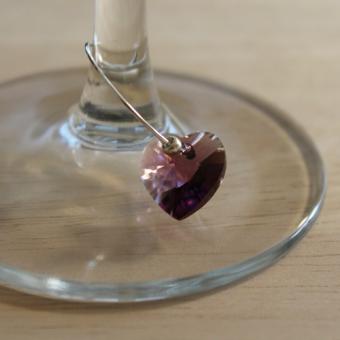 Weinglasring Herz lila 